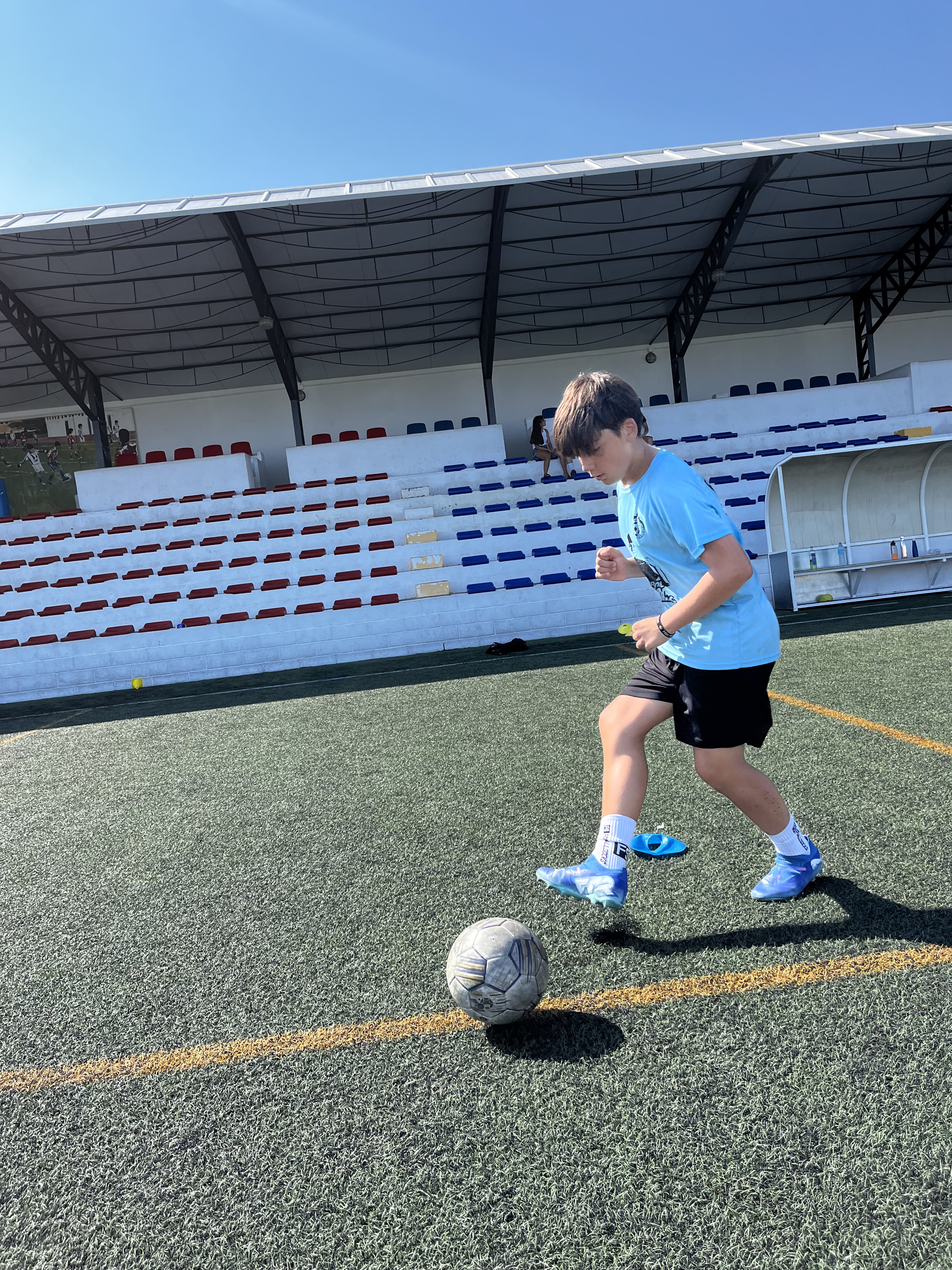 Conducción de balón en el Campus de verano 2025