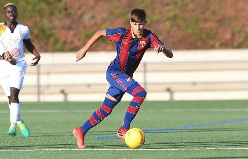 Brian Fariñas de niño jugando con la cantera del FC Barcelona