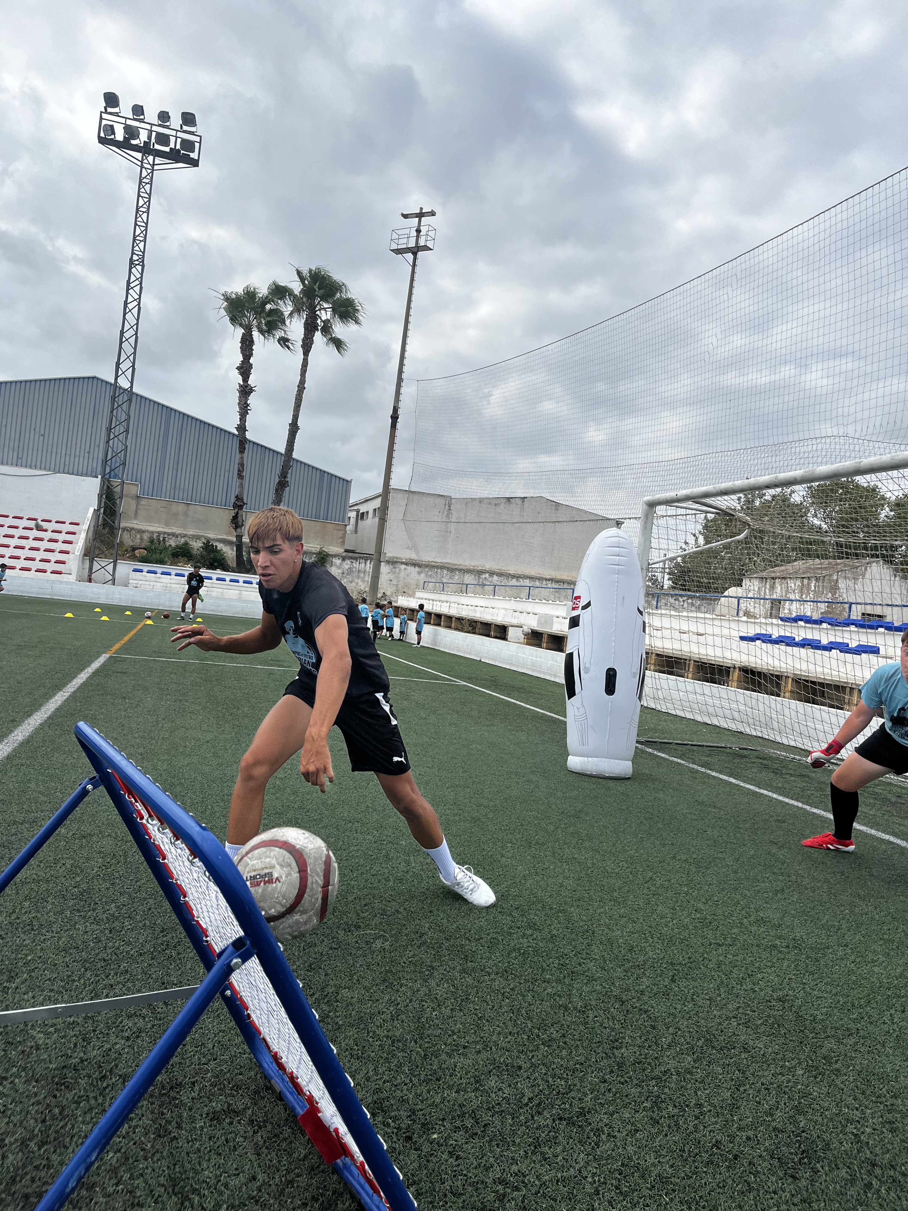 Entrenamiento con red de rebote en el Campus de verano 2025