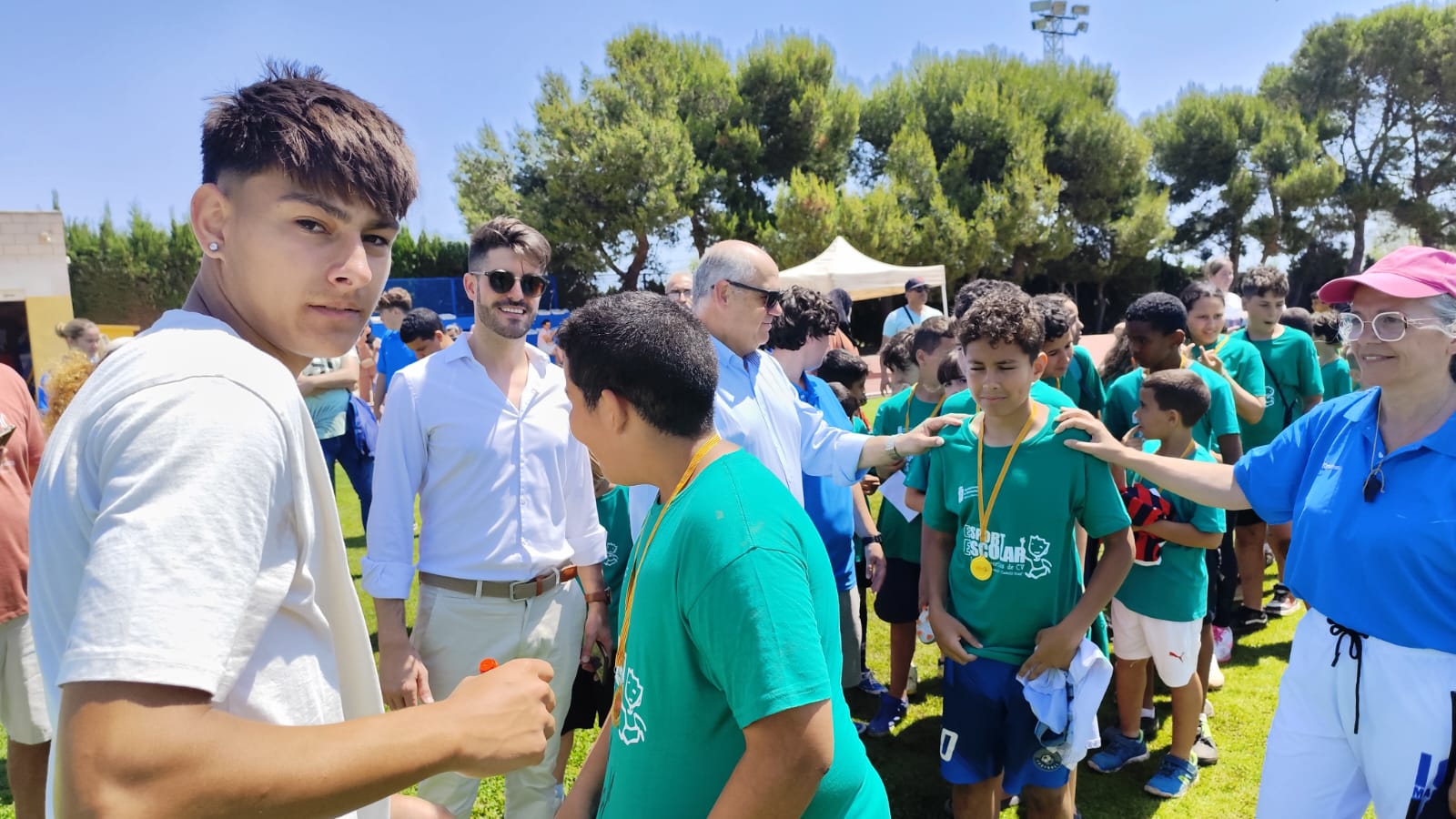 Brian Fariñas junto a los participantes del Campus de verano 2025