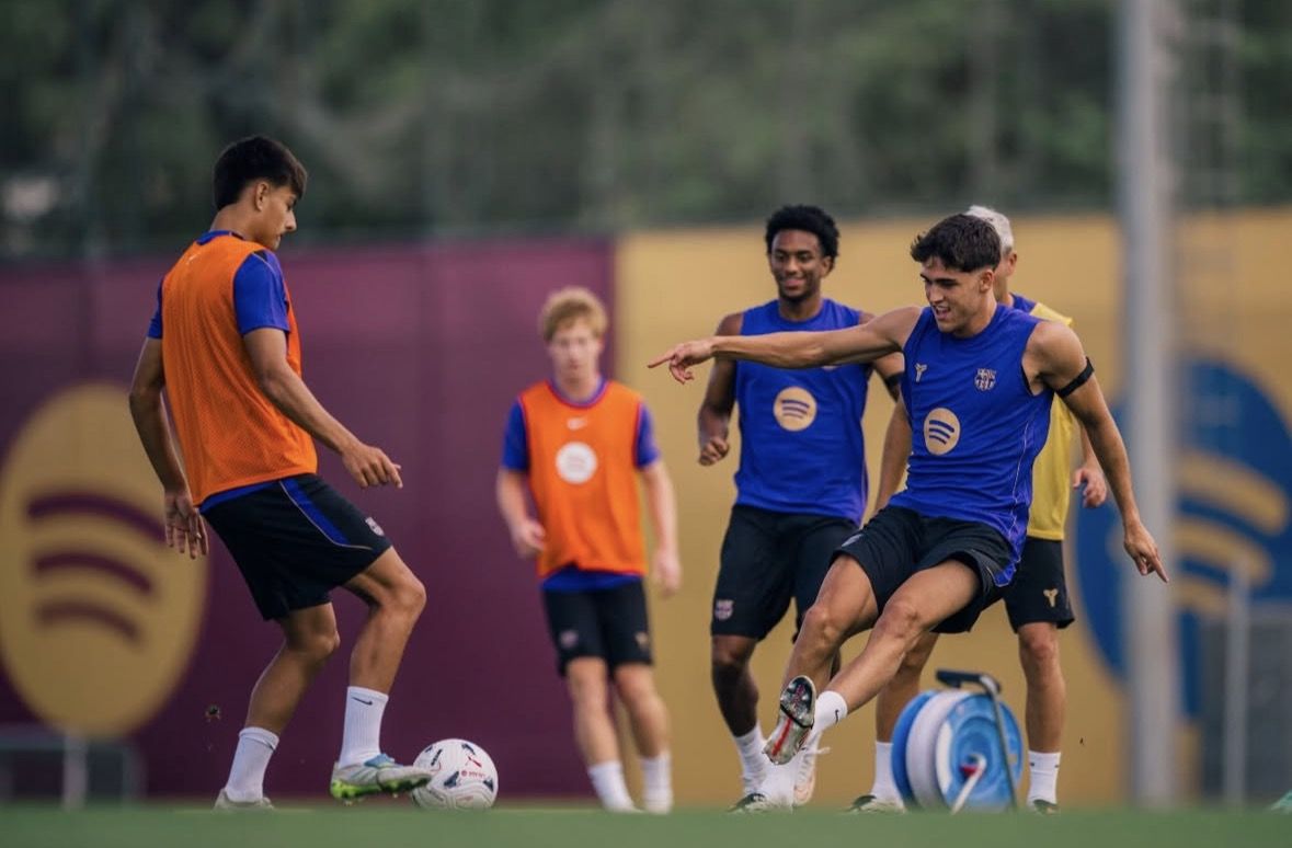 Rondo de entrenamiento con varios jugadores